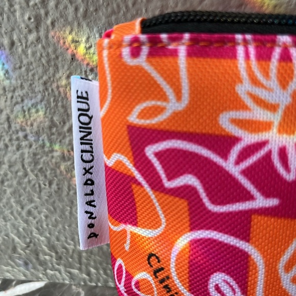 Donald X Clinique Bag & Gift - Picture 2 of 2